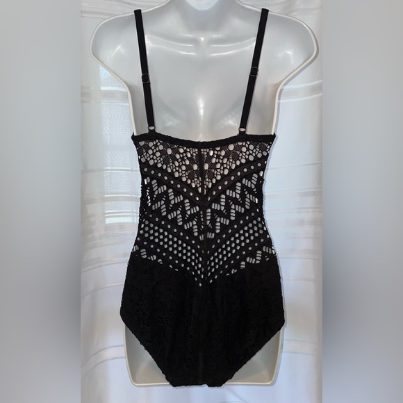 ROBIN PICCONE Sz 6 Black Crochet One-Piece Swimsuit “Mia” Style 150313 - Picture 3 of 6